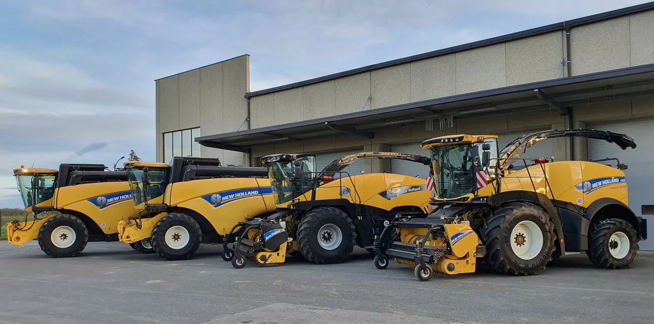 Kombajni New Holland pred delavnico AGRARService